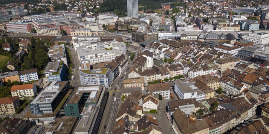 Der Regierungsrat rechnet mit deutlich spürbaren Folgen für Winterthur wegen des geplanten Stellenabbaus bei Zimmer Biomet. Immerhin sollen die Abschlüsse der Lernenden gesichert sei...