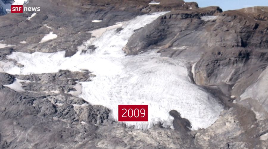 Der Plattalvafirn im Jahr 2009: Noch bedeckt eine grosse Eisfläche den Hang. Schon damals ragen aber Felsen aus dem Eis.