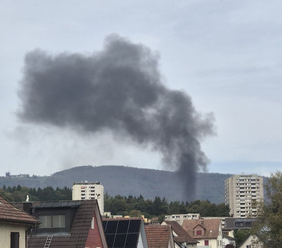 Die schwarze Rauchsäule war von Weitem zu sehen.