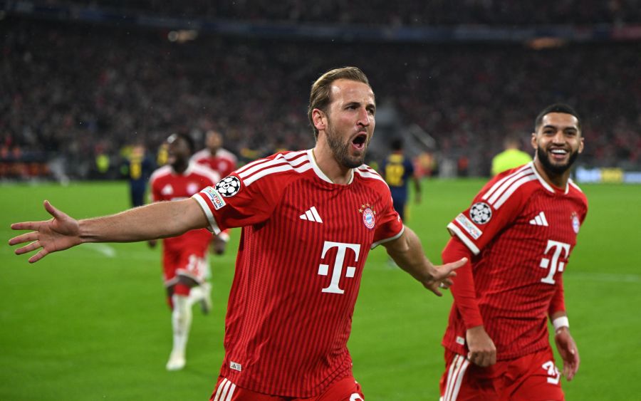 Kane jubelt nach seinem Elfmetertor zum 2:1. Am Ende reichte es für Bayern nur zu einem 2:2.