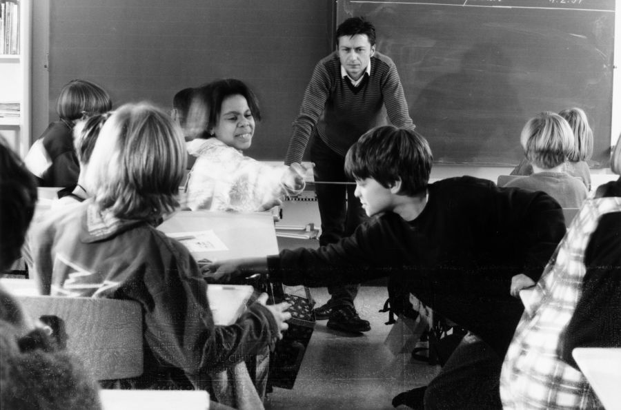 Schüler oder Schülerinnen, die den Unterricht stören, sollen künftig festgehalten oder gegen ihren Willen in einen anderen Raum gebracht werden dürfen.