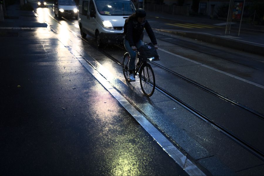 Tram Velo Abstand