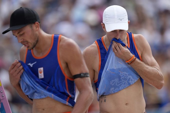 Steven van de Velde (rechts) und Matthew Immers im Einsatz an Olympia 2024. Olympia 2024
