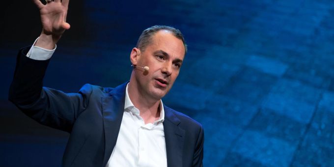 Der Vertrag von Cedrik Neike wurde am Vorabend verlängert. Der Vertrag von Cedrik Neike wurde am Vorabend verlängert.