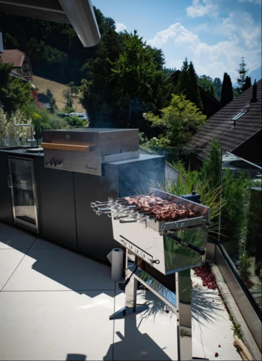 Bei den sommerlichen Temperaturen entschieden sich die Hännis für eine Grillparty.