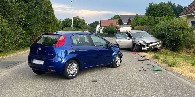 Niederbuchsiten SO: Unfall durch Sekundenschlaf – Fahrer verletzt. Niederbuchsiten SO