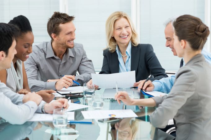 Je nach Alter wird unterschiedlich viel für die Vorsorge im Job getan. Arbeit