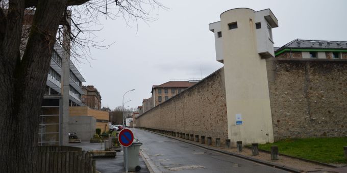 Immer wieder ist davon die Rede, dass Kriminelle in französischen Gefängnissen verbotenerweise über Mobiltelefone verfügen, mit denen sie weiter ihre Machenschaften abwickeln. (Archivbild) Gefängnis