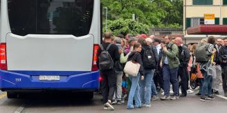 Züge fahren wieder - Darum kams zum Pendler-Chaos an der Goldküste
