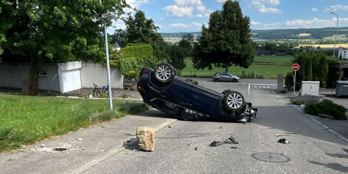 Bettlach SO: Nach Selbstunfall auf dem Dach zum Stillstand gekommen. Bettlach SO