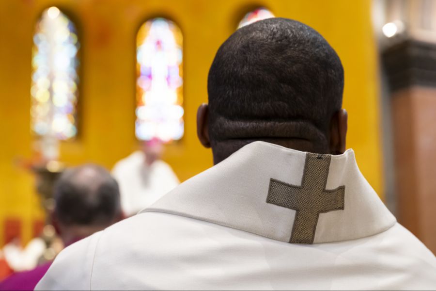 Unklar ist, ob die Menschen tatsächlich unreligiöser werden oder die Religion schlicht individualisierter leben.