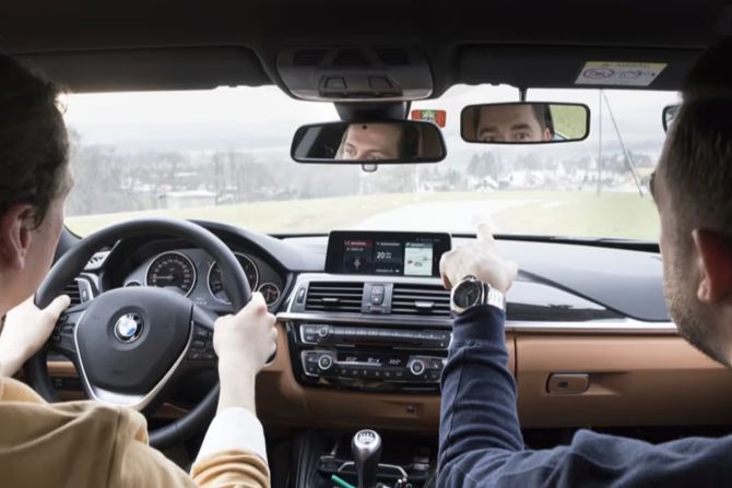 Auto Autoprüfung Fahrlehrer