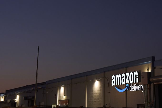 Kritik vom Weissen Haus: Amazon wollte offenbar die Zollkosten seinen Kundenen gegenüber offenlegen. (Symbolbild) amazon weißes haus