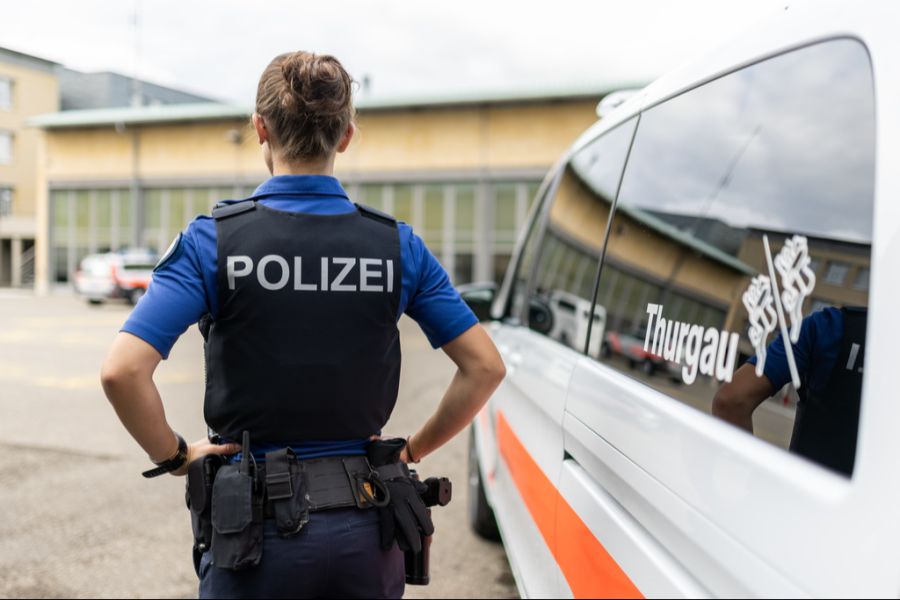 Auch die Polizei lässt sie nicht in ihre Wohnung eintreten. (Symbolbild)