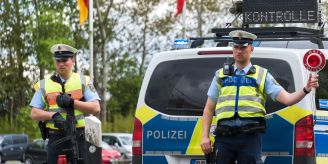 Deutschland - Notlage in der Asylpolitik? – Streit über eine EU-Klausel