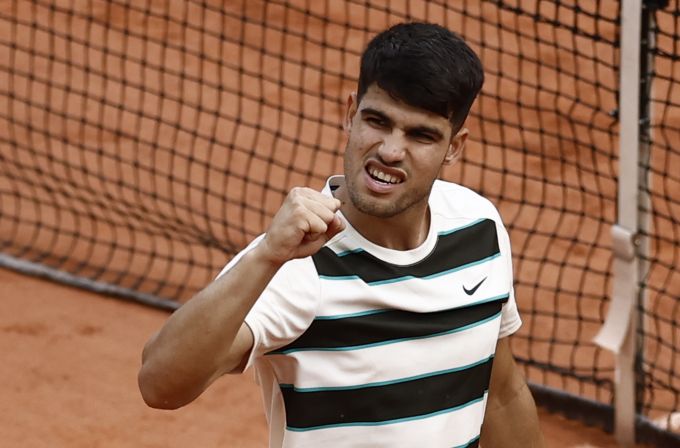 Carlos Alcaraz feiert seinen Sieg im Achtelfinal der French Open. Carlos Alcaraz French open