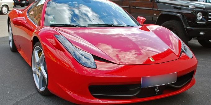 Ein Ferrari 288 GTO, ein Ferrari Enzo, ein Ferrari F50 und ein Ferrari F40 sollten laut Vereinbarung verkauft werden. (Symbolbild) Ferrari-Paket verkauft Betrüger verurteilt