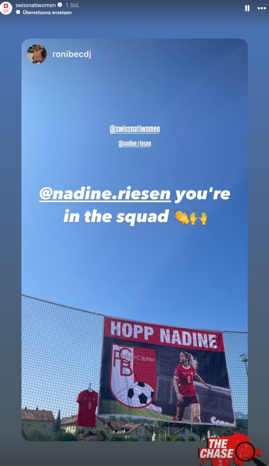Auch Nadine Riesen ist mit dabei. Verkündet wird das mit einem Banner bei ihrem Heimatclub in Appenzell Ausserrhoden.