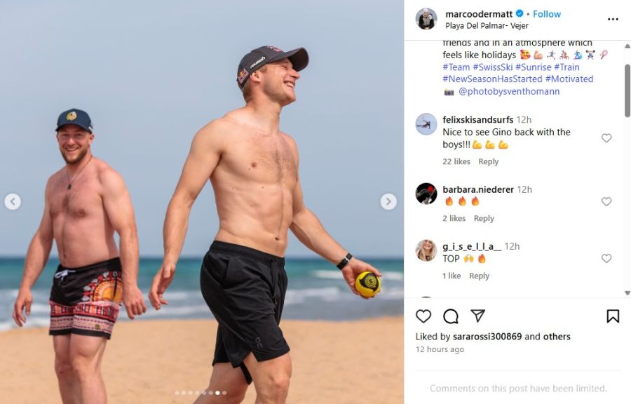 Marco Odermatt präsentiert seine Muckis.