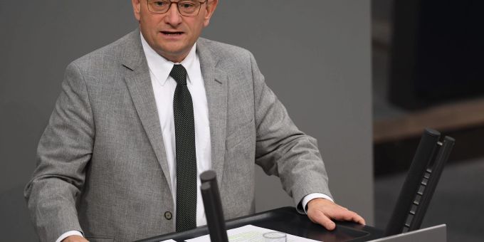 Unions-Fraktionsvize Lange: «Es gab viele Folien und Charts, aber es wurde wenig von dem umgesetzt, was versprochen wurde.» Unions-Fraktionsvize Lange: «Es gab viele Folien und Charts, aber es wurde wenig von dem umgesetzt, was versprochen wurde.»