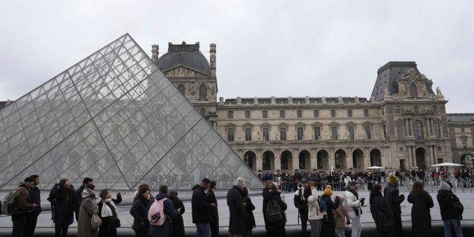 Der Louvre ist das meistbesuchte Museum der Welt. Im Jahr 2024 besuchten knapp 9 Millionen Besucher die Kunsteinrichtung. (Archivbild) Louvre