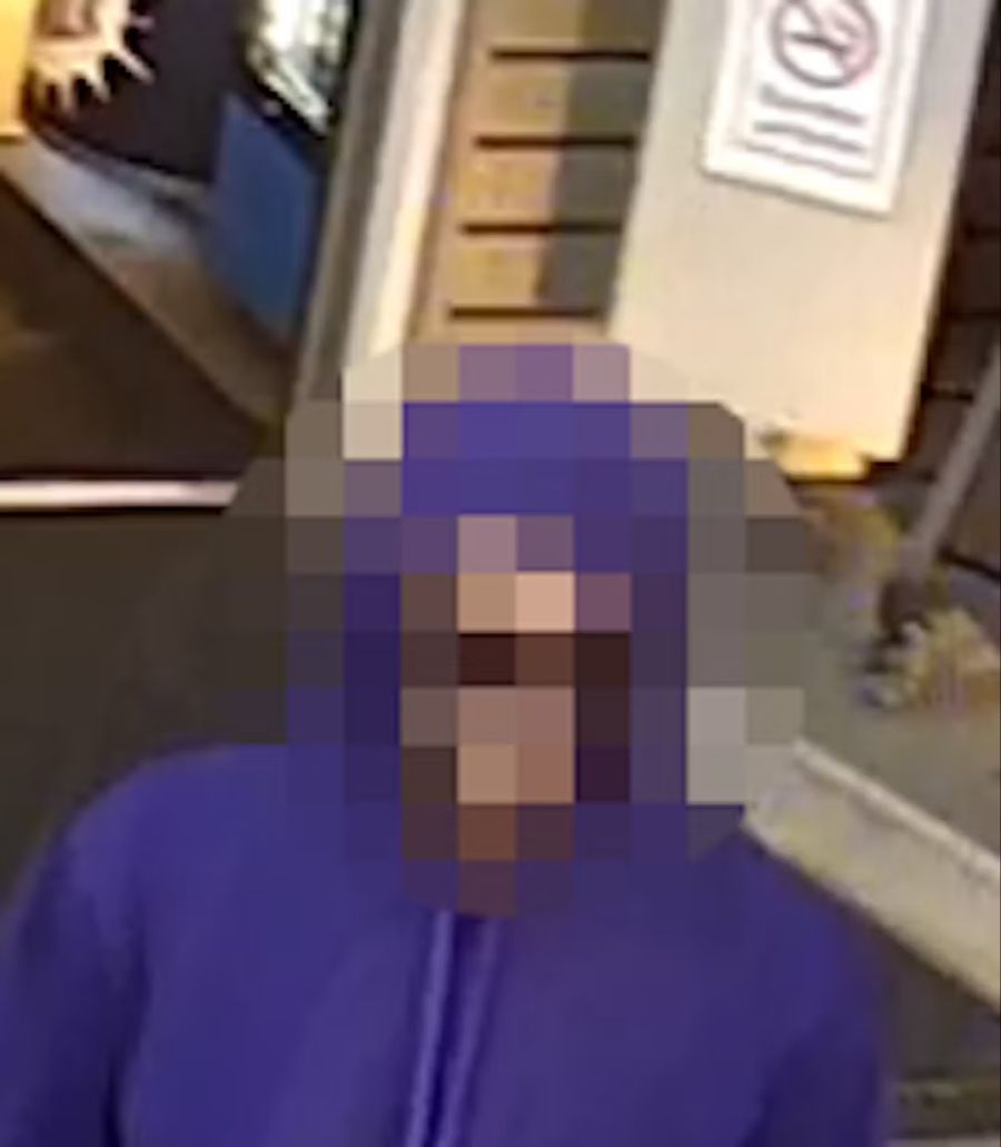 Die gezeigte Person wird dringend verdächtigt, einen Raubüberfall auf eine Tankstelle verübt zu haben. Der Tatverdächtige hatte eine auffällige Schürfwunde am rechten Schienbein.