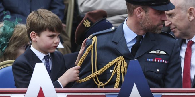 «Papa, konzentriere dich auf mich please»: Der kleine Prinz Louis scheint bei einem öffentlichen Royal-Auftritt einmal mehr etwas gelangweilt. Prinz Louis