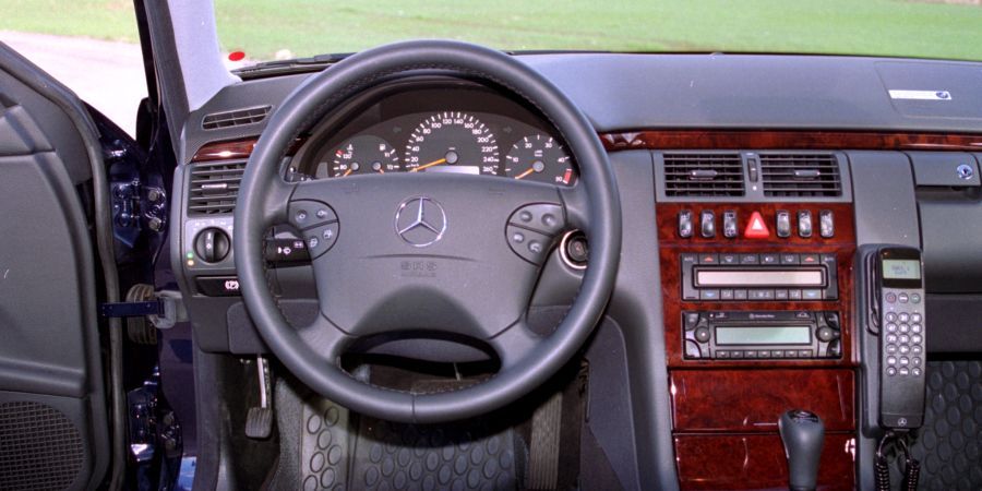 Mercedes W210
