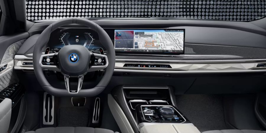 BMW i7