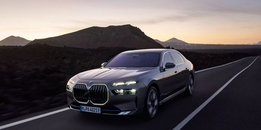 BMW i7