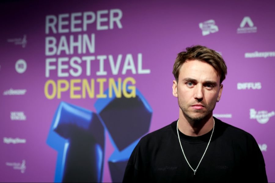 Der deutsche Sänger und Songwriter Clueso kündigt sein erstes Album seit 2021 an.