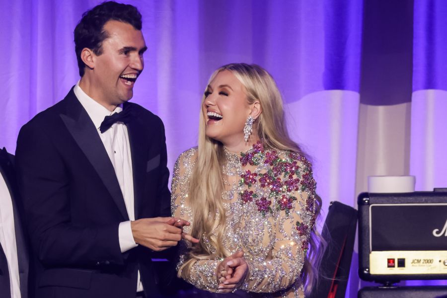 Charlie Kirk und Ehefrau Erika im Januar 2025.