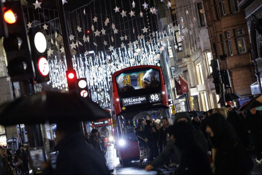 In der Weihnachtszeit zieht es jeweils viele Touristinnen und Touristen in die Stadt.