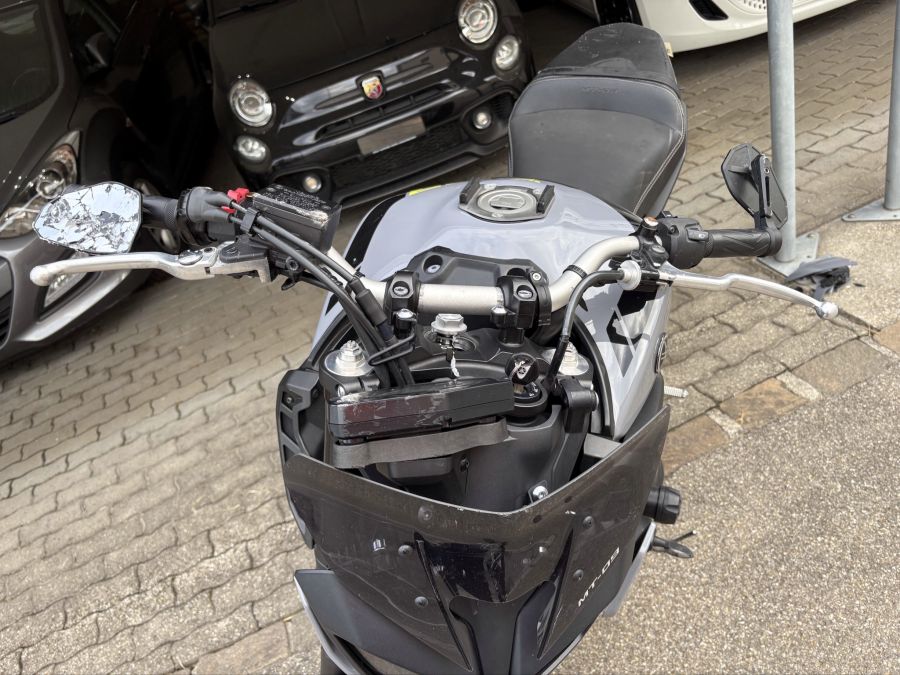 Der Motorradfahrer wurde beim Unfall leicht verletzt.