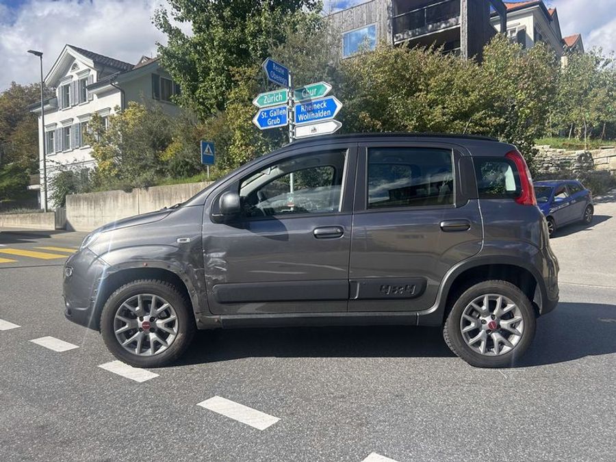 Am Auto entstand Sachschaden.