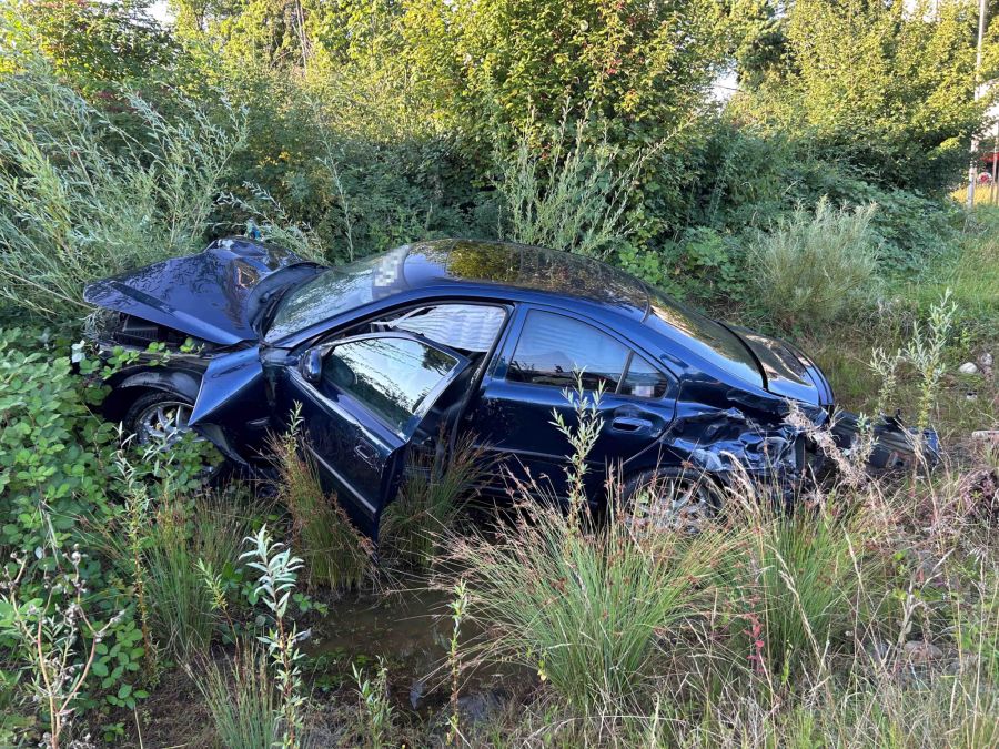 Am Auto entstand Totalschaden.