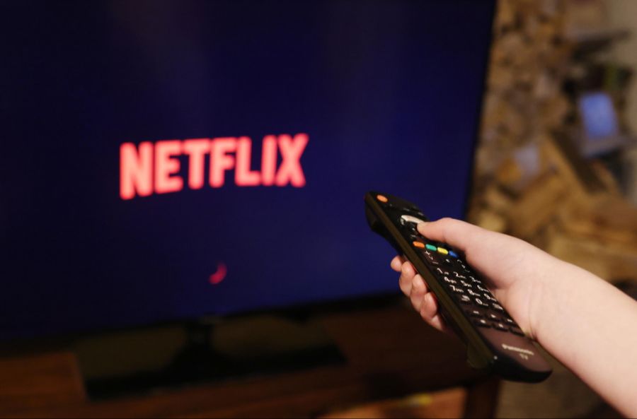 Mit dem neuen Vertrag sichert sich Netflix das erste Recht an Projekten von Prinz Harry und seiner Frau Meghan. (Archivbild)