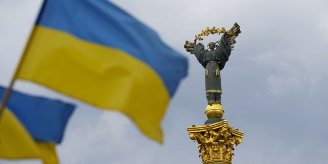 Ukraine Statue Flaggen