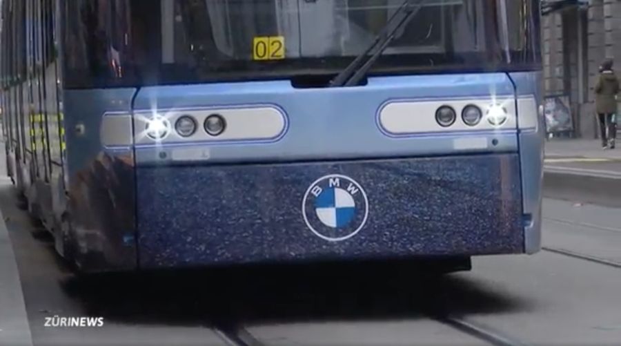 Im Moment werben sieben VBZ-Trams grossflächig für Unternehmen. Seit Kurzem auch eins für den Deutschen Autobauer.