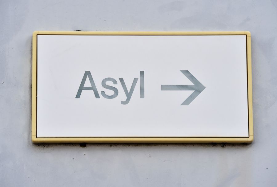 Als Lösung nahm sie ab 2023 Asylbewerber auf. Sechs der siebzehn Asylbewerber, die dort lebten, mussten mit Verdacht auf Rauchvergiftung ins Spital eingeliefert werden. (Symbolbild)
