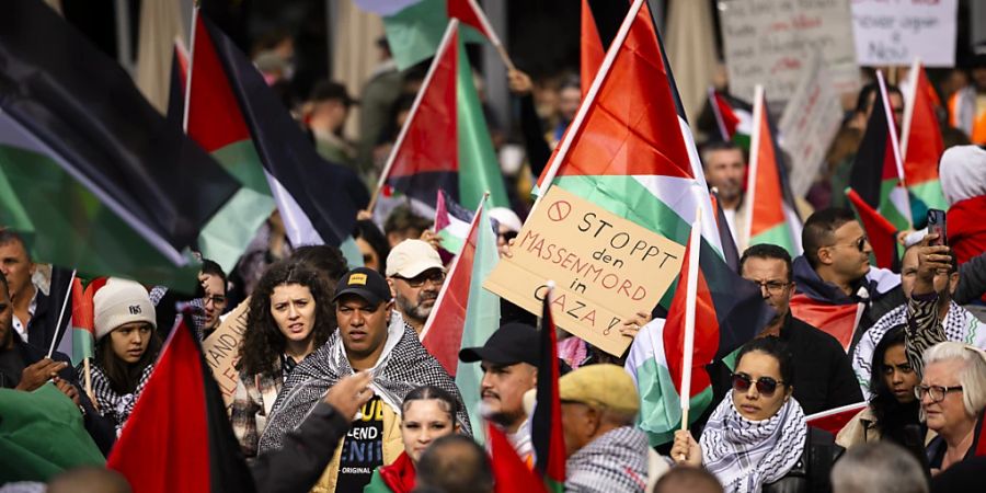 Tausende zogen am Samstag an einer Pro-Palästina-Demonstration durch Zürich.