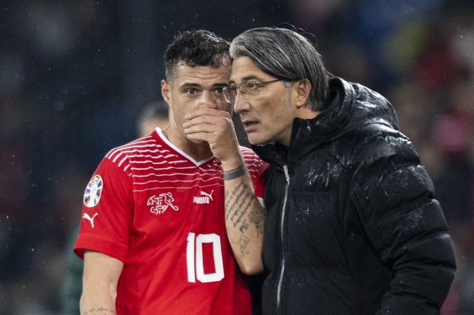Wird laut Murat Yakin auch gegen Rumänien spielen: Granit Xhaka. Murat Yakin Granit Xhaka
