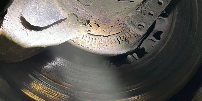 Eine der sechs abgenutzten Bremsscheiben. abgenutzten Bremsscheiben