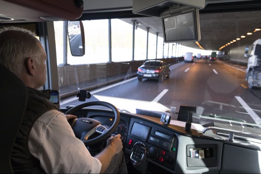 Im Bus können Sie sich an die Chauffeurin oder den Chauffeur wenden.