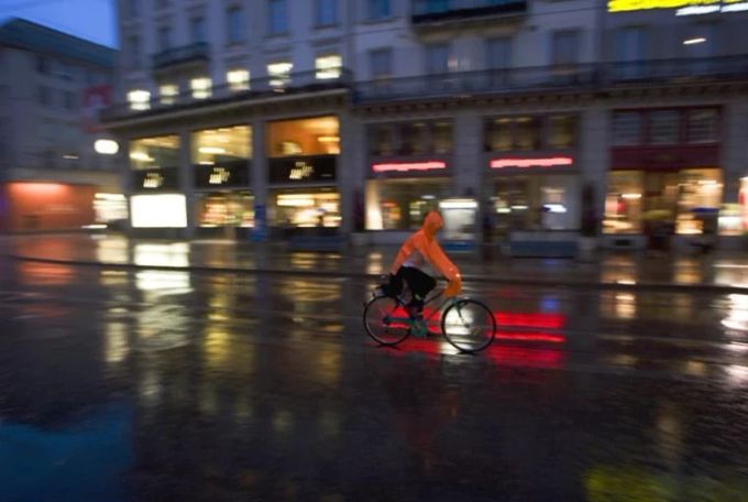 Velofahrer nerven sich über Kollegen ohne Licht | Nau.ch