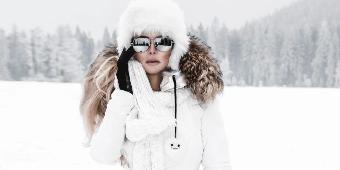 Frau mit Sonnenbrille