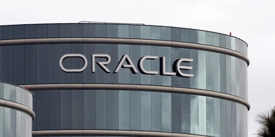 Der US-Softwareriese Oracle hat im abgelaufenen zweiten Quartal weniger Geschäft gemacht als erwartet. Der Umsatz insgesamt kletterte im Jahresvergleich um fünf Prozent auf 12,9 Milliarden US-Dollar, wie der SAP-Erzrivale am Montag in Austin (Texas) mitteilte. (Archivbild)