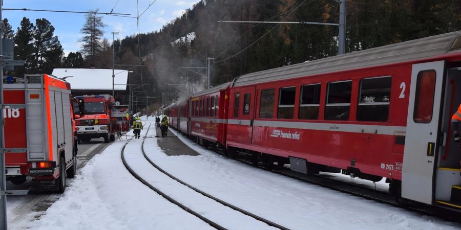 Brand in Bahnwagen.