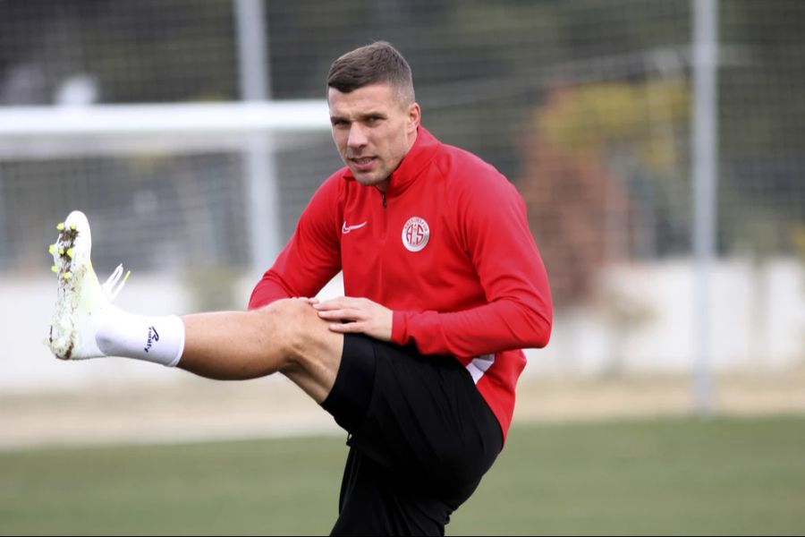 ...Lukas Podolski als Präsident Fussball.