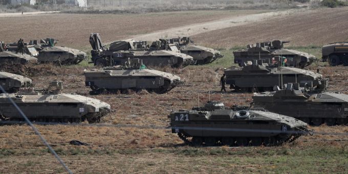 Israel wartet mit der geplanten Bodenoffensive ab. Laut einem Armee-Sprecher will man den Zivilisten im Norden des Gazastreifens mehr Zeit für die Evakuierungen geben. Israel Krieg